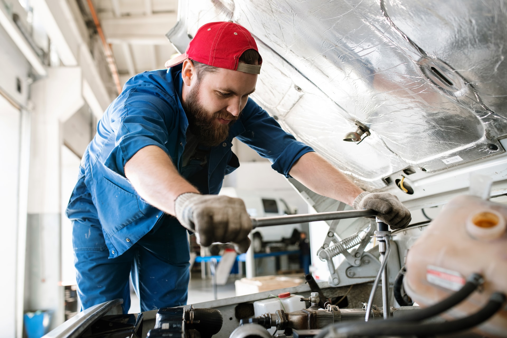 4 Signs You Need to Get Engine Maintenance