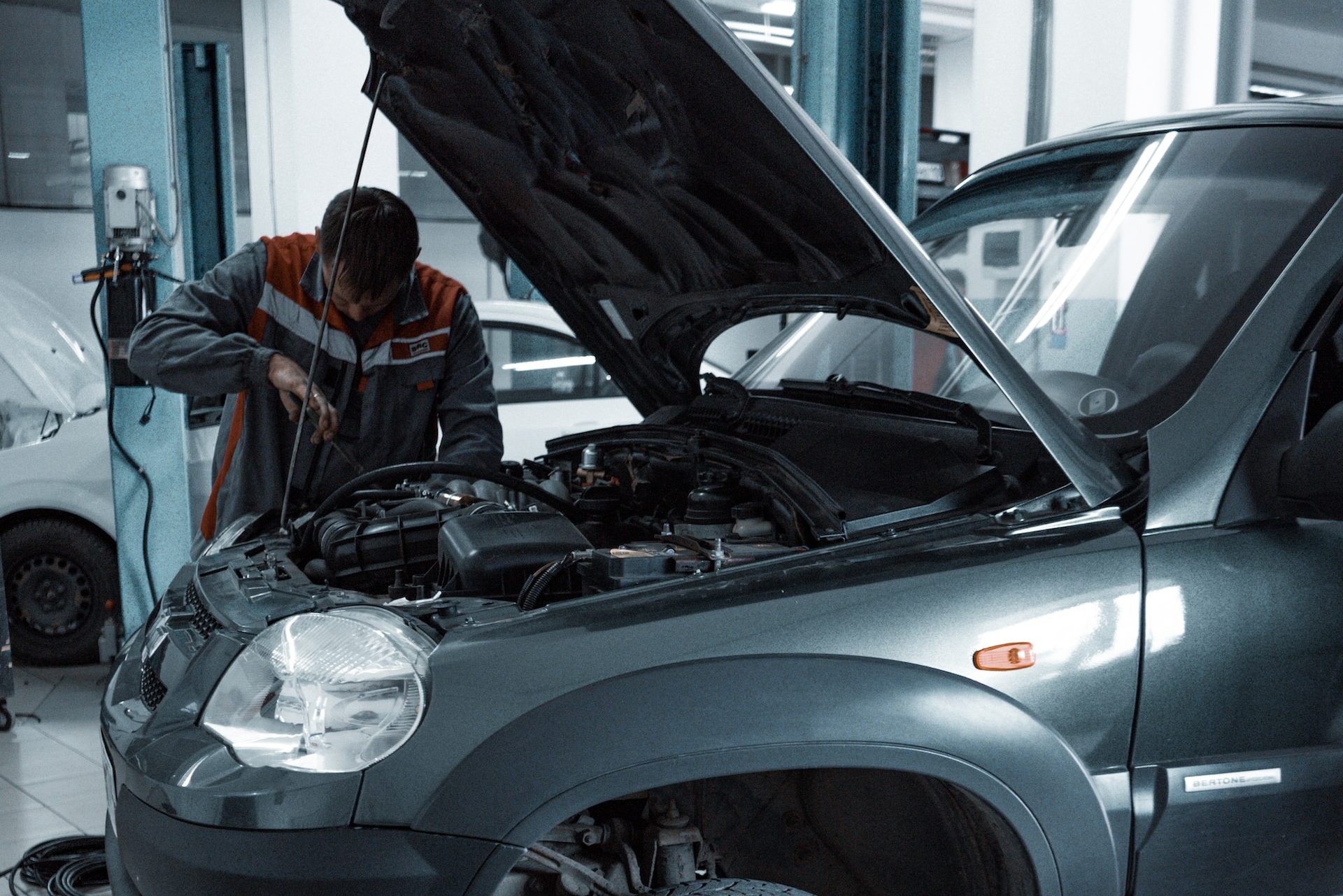 Tell-Tale Signs You Need to Call an Auto Repair Service ASAP