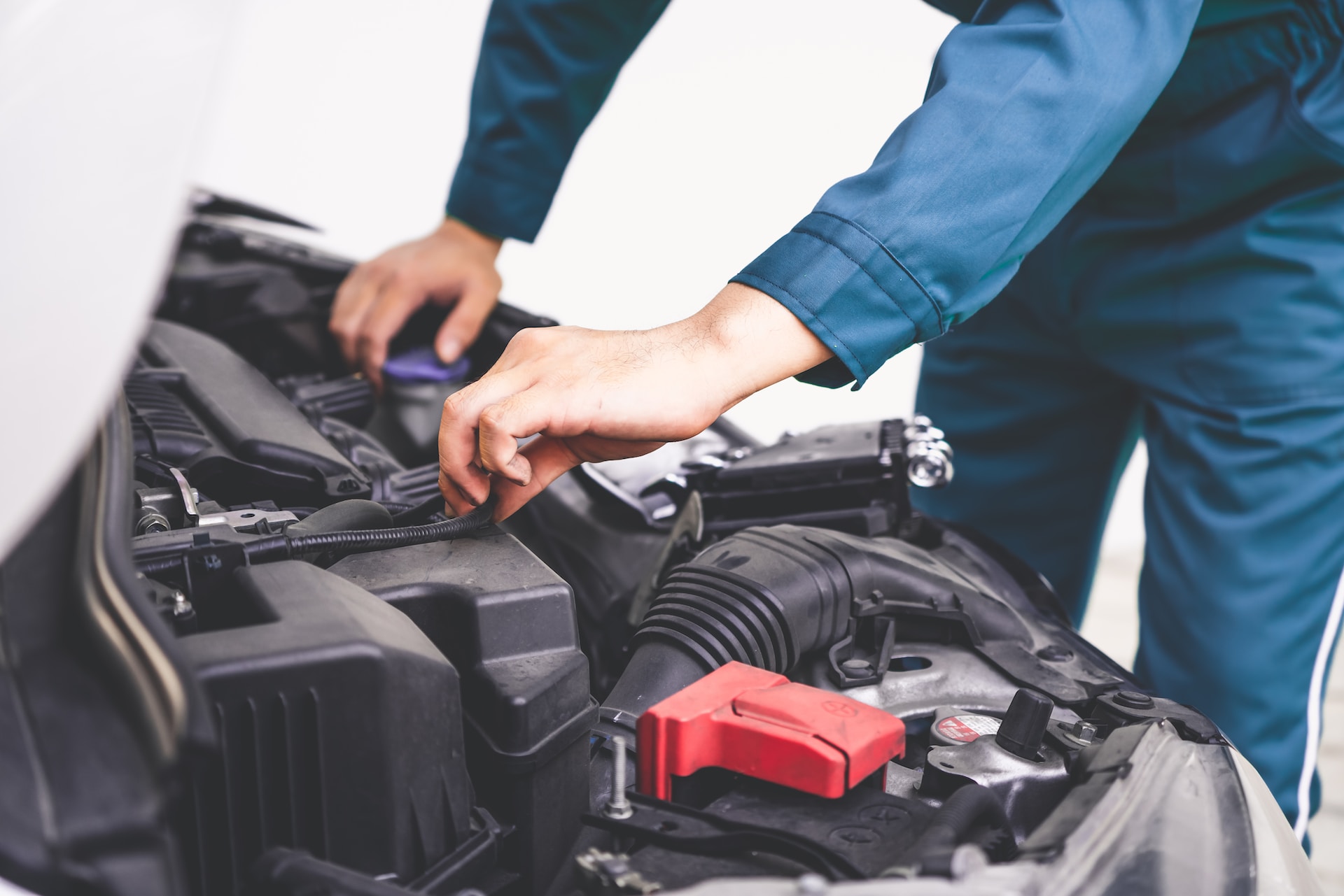 Choosing the Right Oil for Your Vehicle: Guiding You to Optimal Engine Performance
